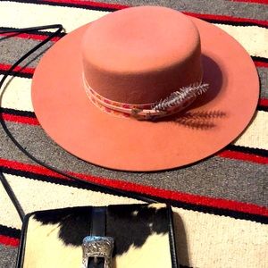 Lack of color pink felt hat